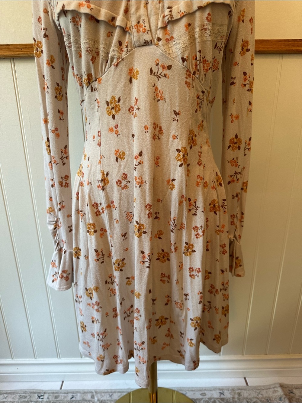 Free People Floral Button-Front Long Sleeve Dress in Light Beige - Picture 4 of 9